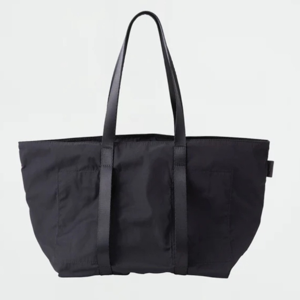 AMIACALVA
Medium Gabardine Tote — Black